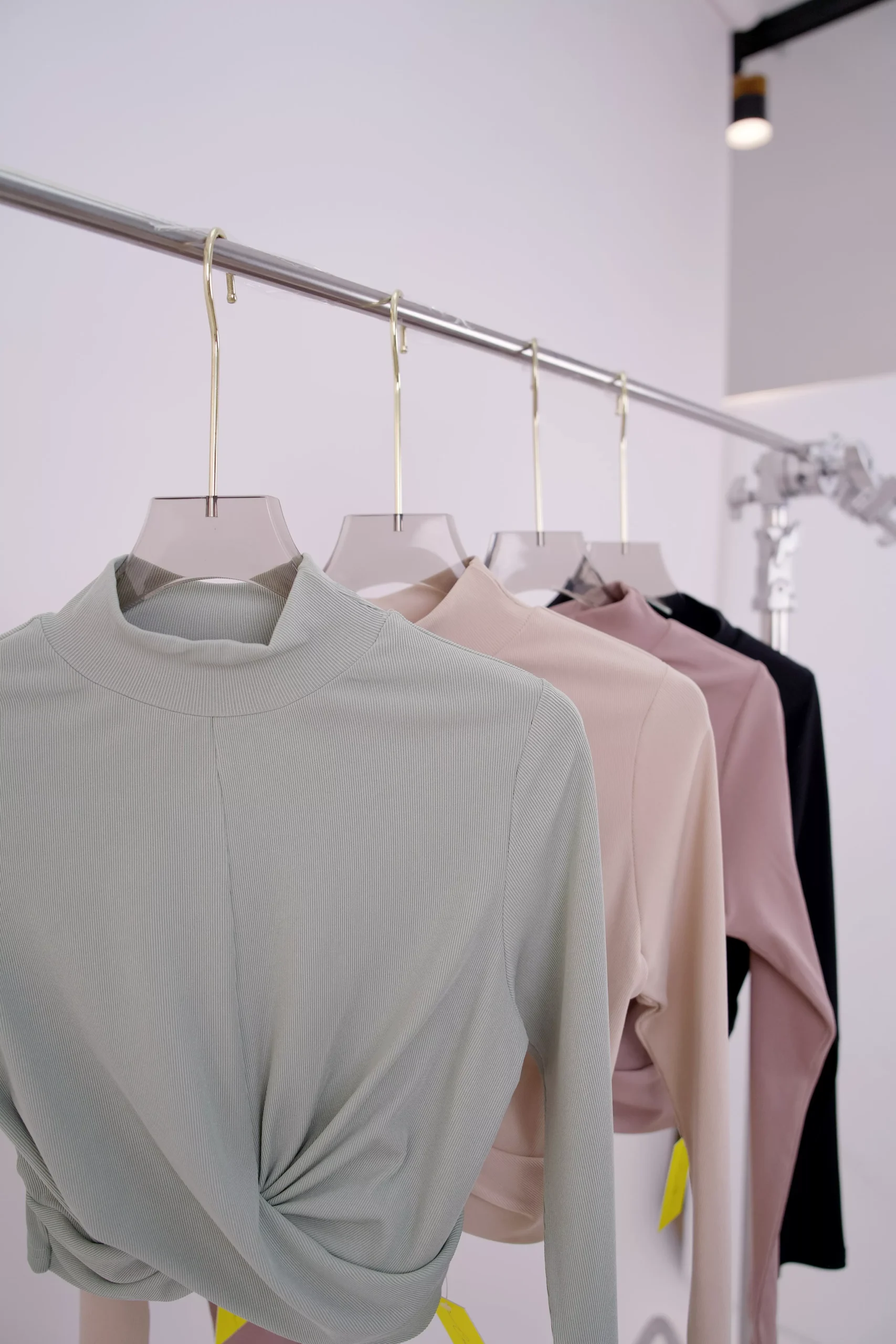 Alternative view of TAYLOR CROPTOP 402