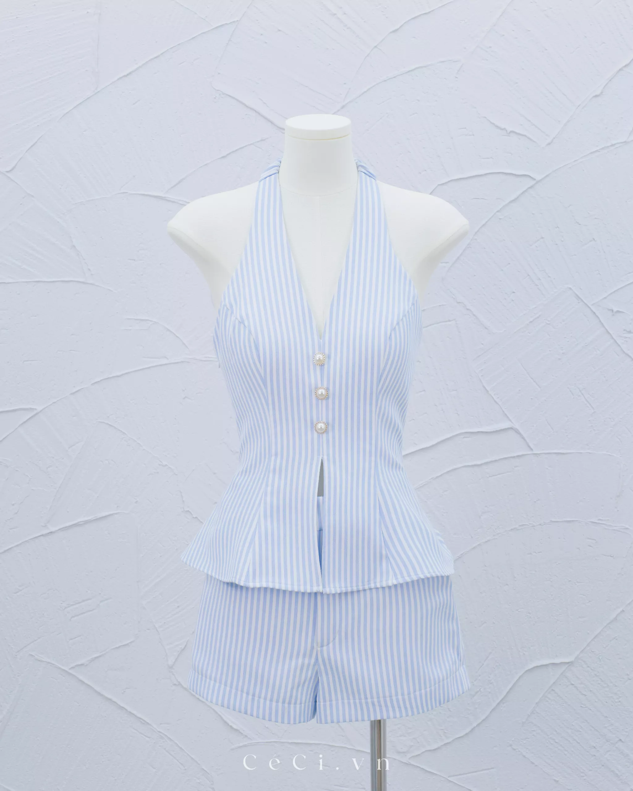 Alternative view of AMORA SHORT 749 - BLUEBELL SKY